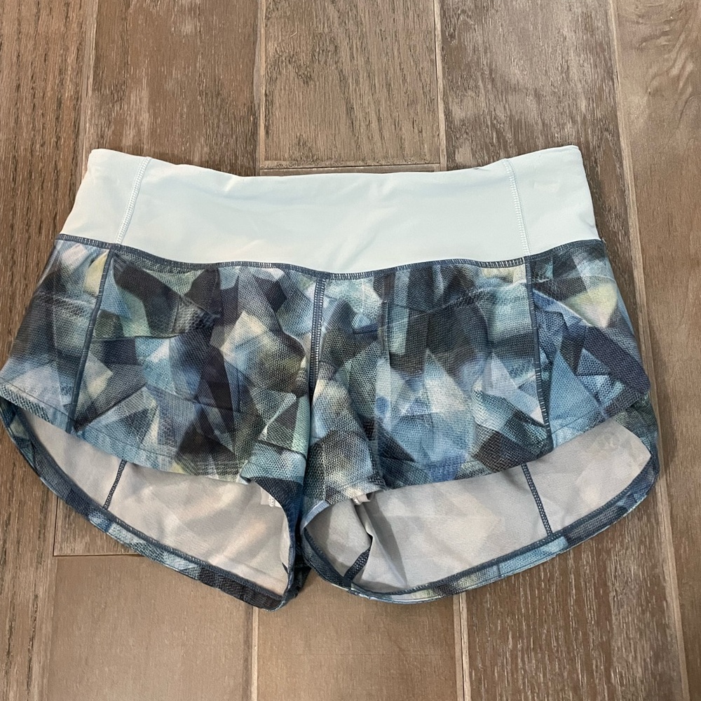 Size 2 2.5” lululemon shorts rare color